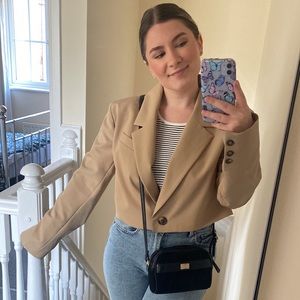 Meet your Posher, Cara